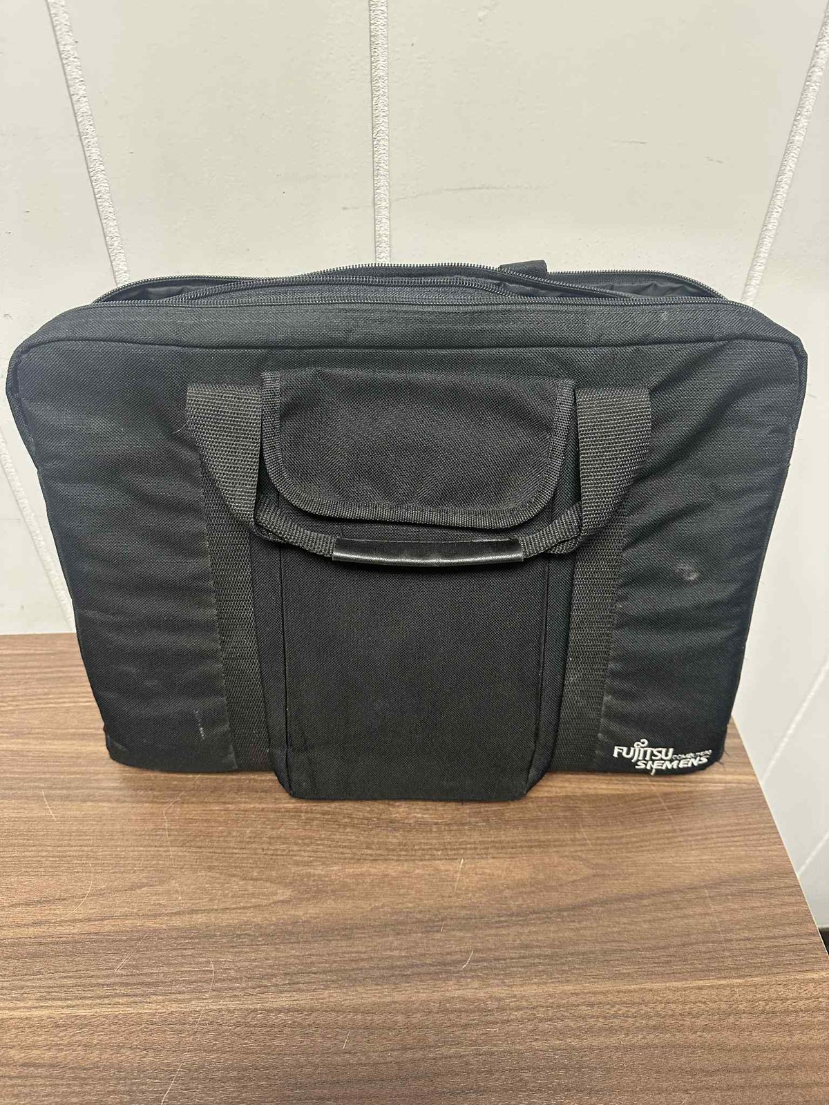 Fujitsu Siemens Computers Branded Shock Absorbent Padded Nylon Laptop Case