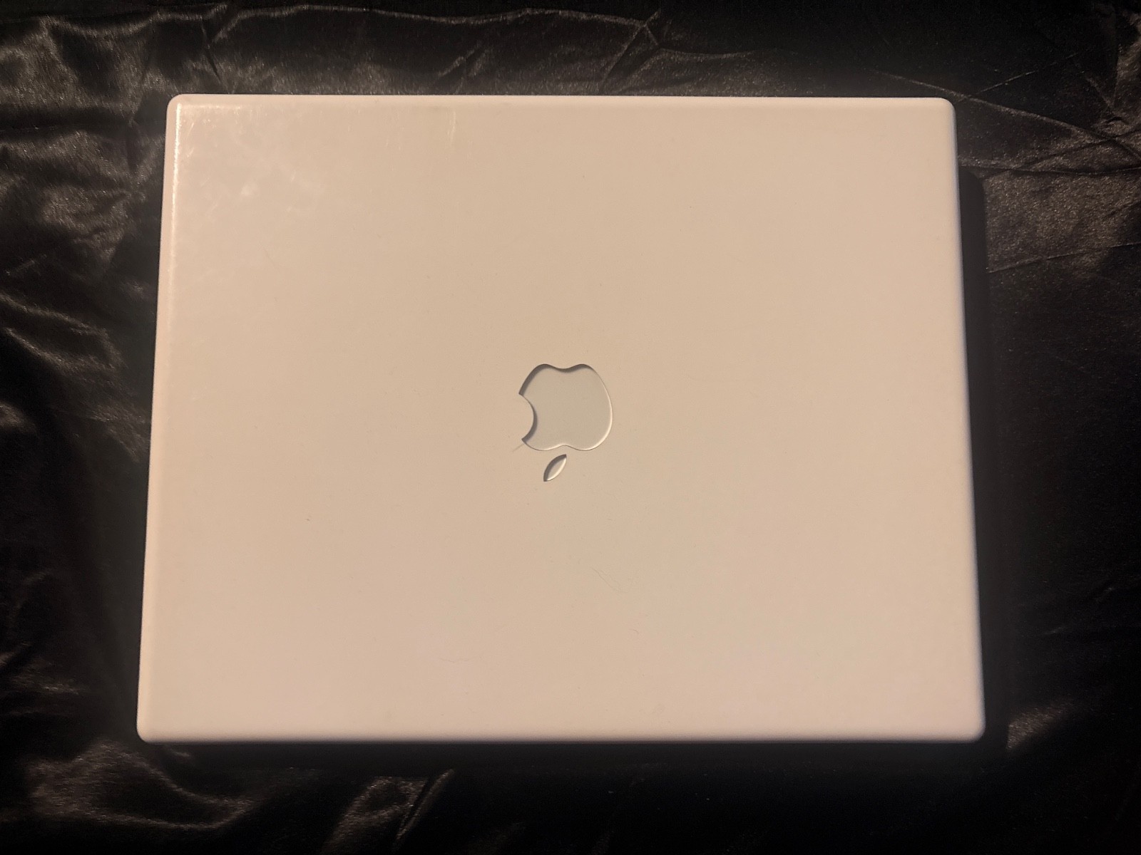 Bundle Apple iBook 14.1" Laptop - Model A1055 late 2003 w/ Battery and Charger