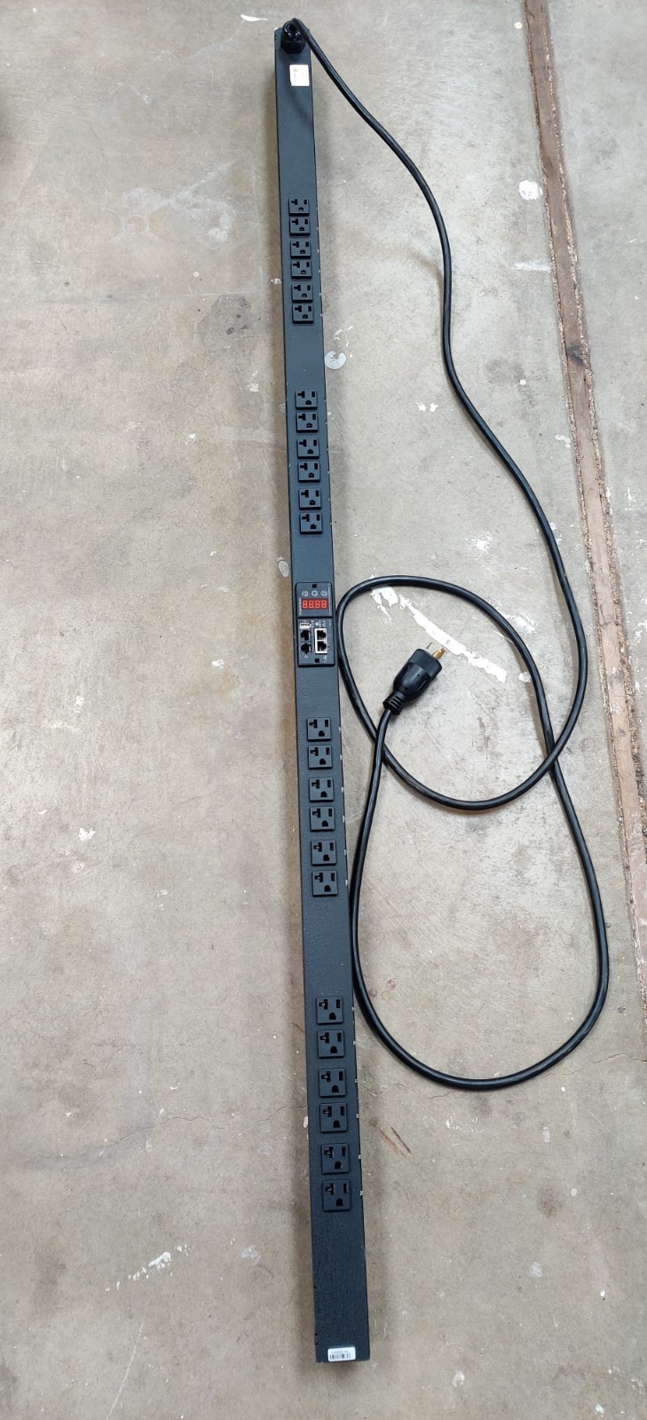 Vertiv Geist VP8930 Upgradeable Rack Mount PDU 24 Outlets 120V 15A Black