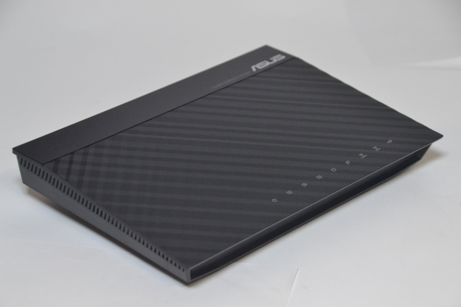 ASUS Dark Knight RT-N66R 450Mbps Gigabit Double Dual Band Wireless Router