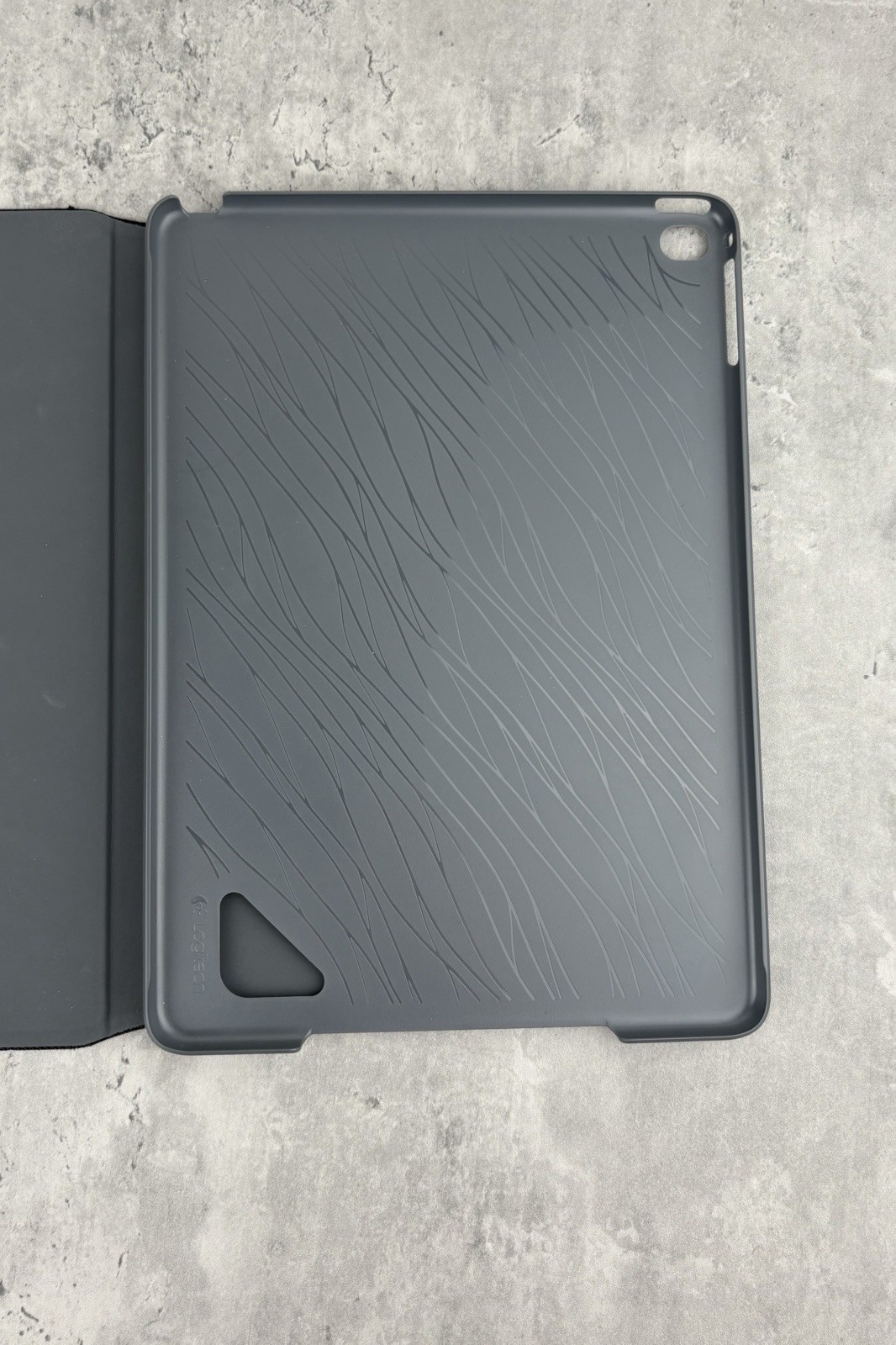 logitech hinge flexible case for iPad Air 2
