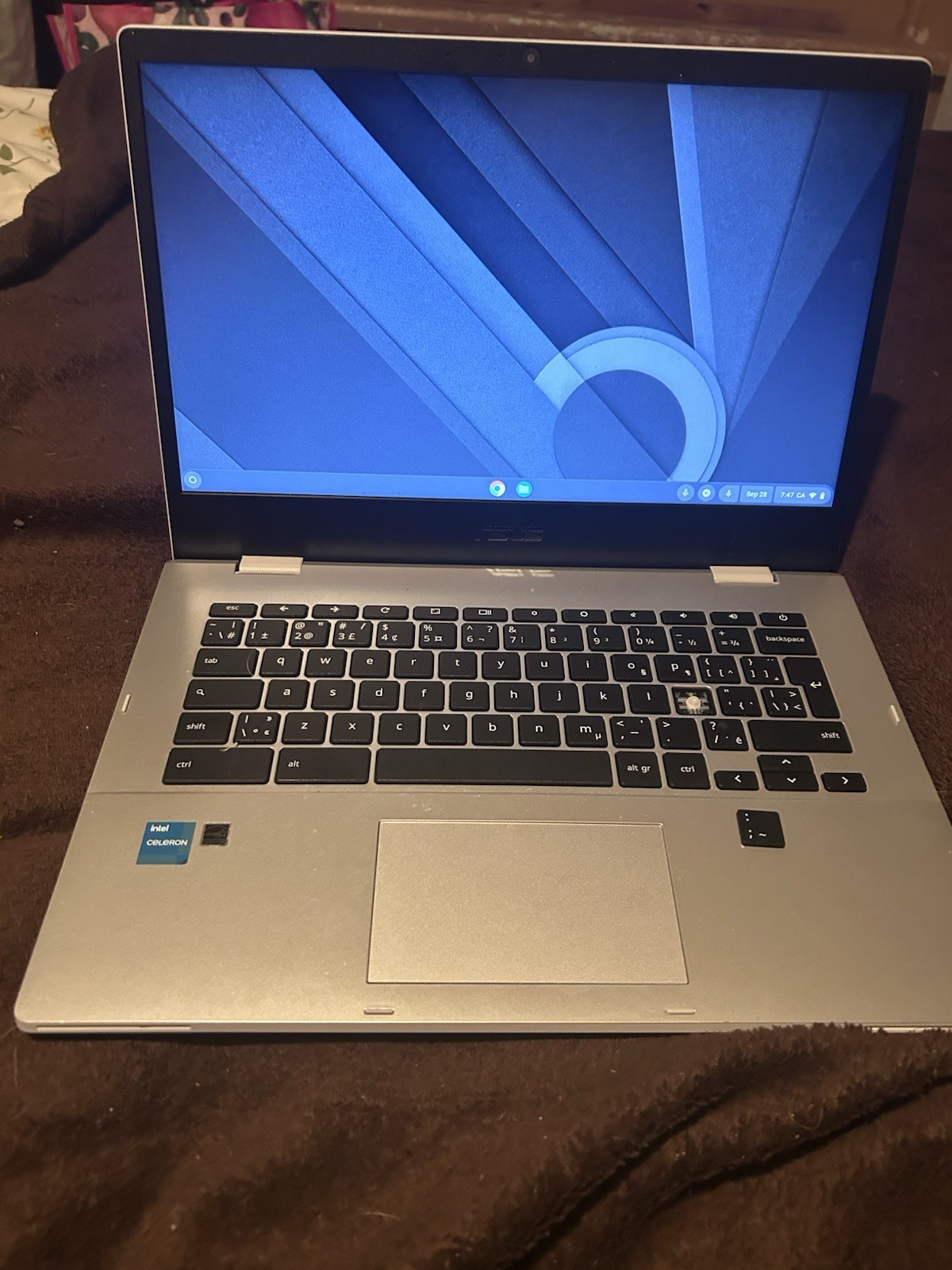 ASUS Chromebook CX1400CK Laptop Intel Celeron 2gb with Charger  Fast shipping
