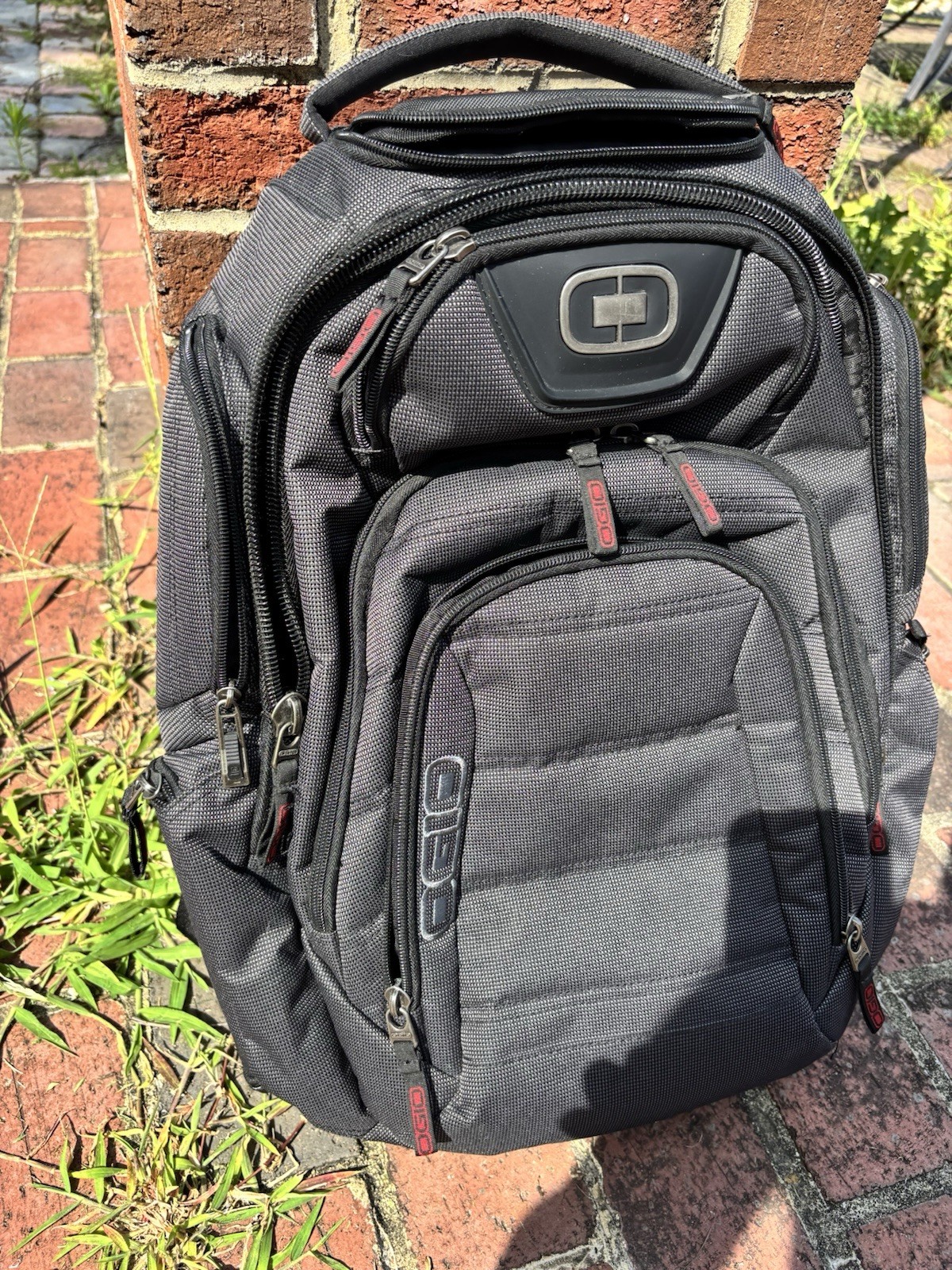 OGIO Renegade RSS Laptop Backpack, Black /Gray Pindot