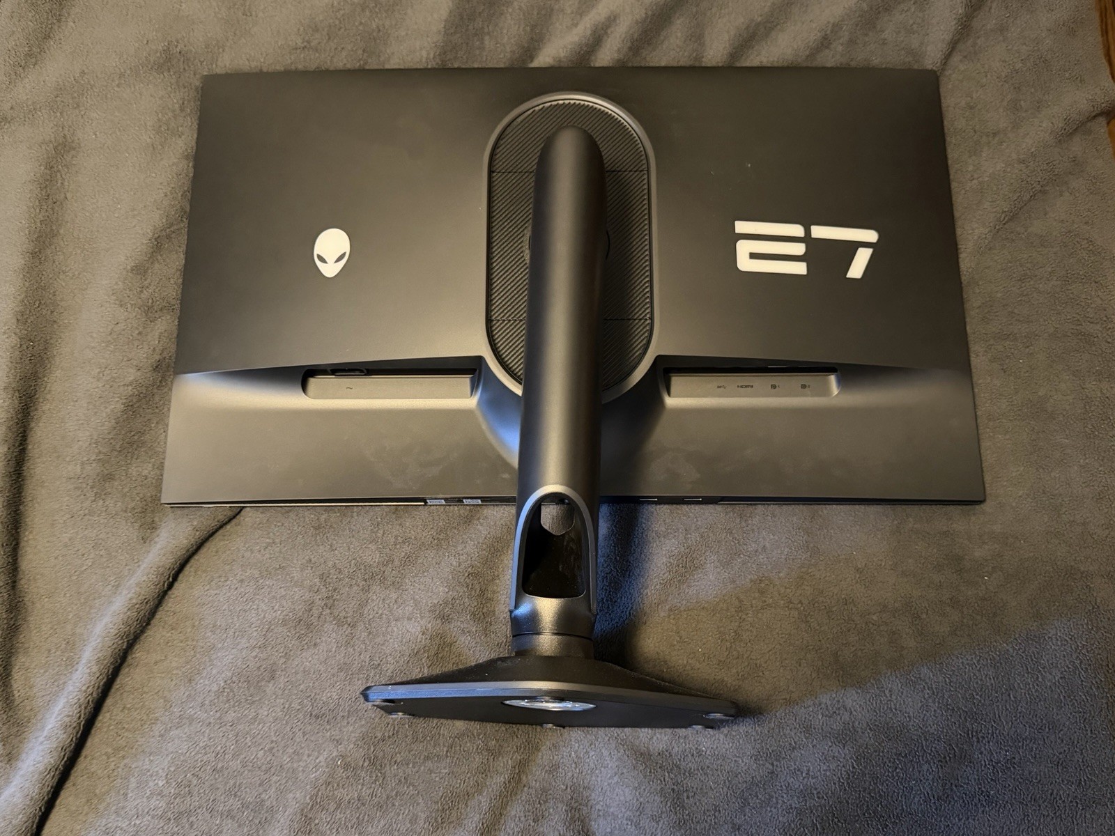 Alienware AW2724DM 27" QHD IPS WLED Gaming Monitor, no cables