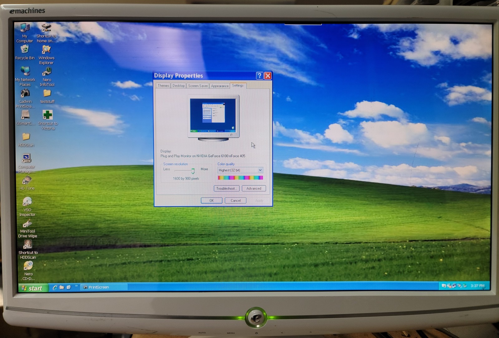 eMachines E202H LCD White Monitor 18.5" w/ Cables - Flawed ( scratch on screen)
