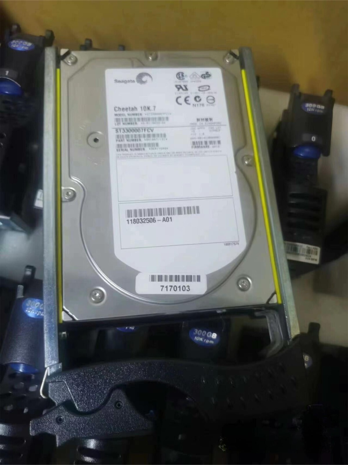 EMC CX-2G10-300 005048633 005048582 005048532 300GB 10000 RPM Hard Disk Drive