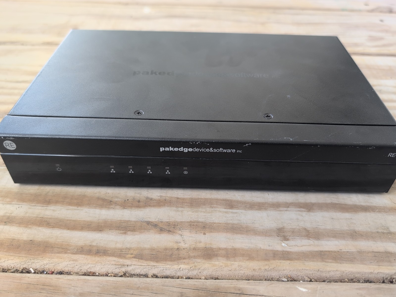 Pakedge RE-2 4 Port Gigabit Multi-Media Router