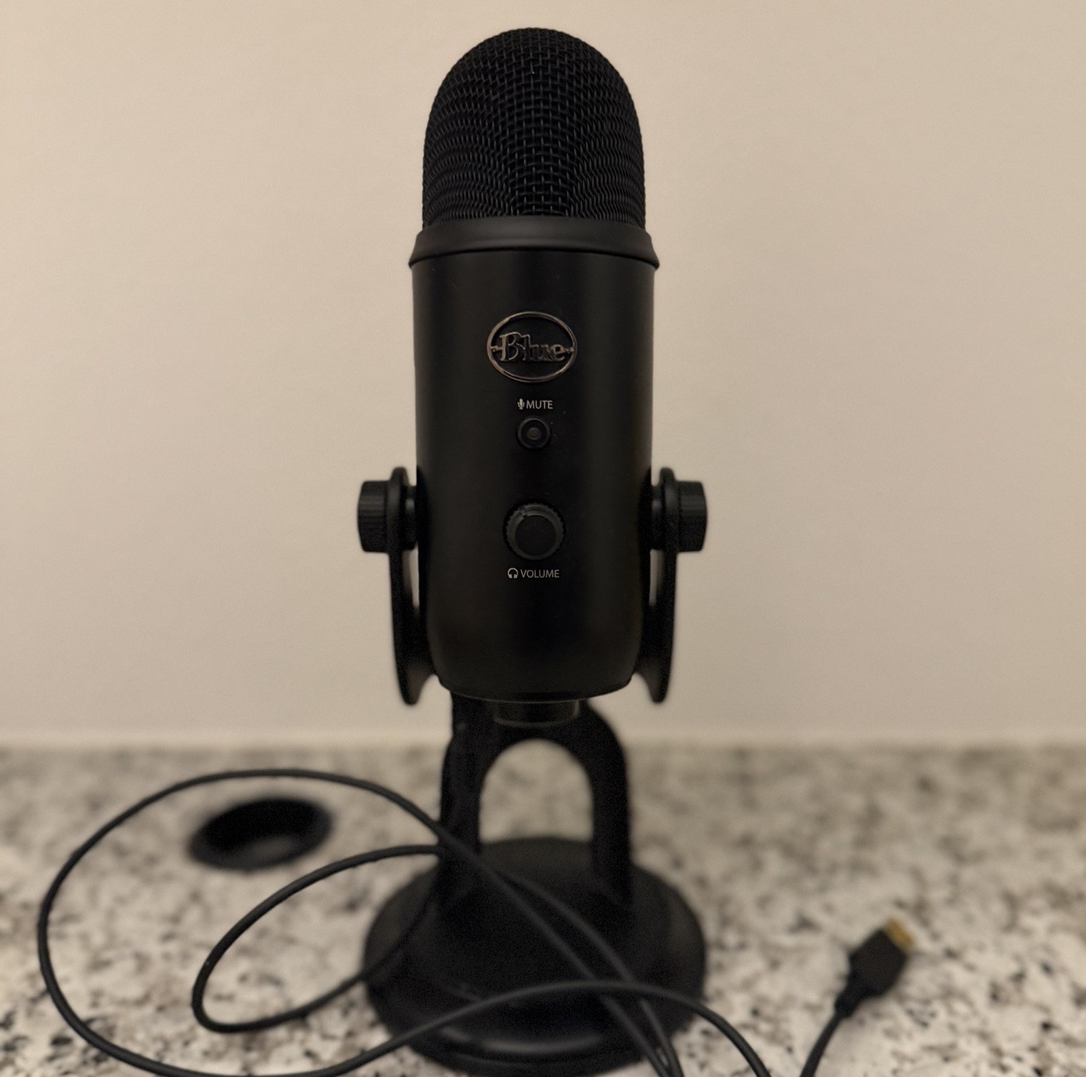 Blue Yeti USB Microphone - Blackout Edition (With Stand & Cable)