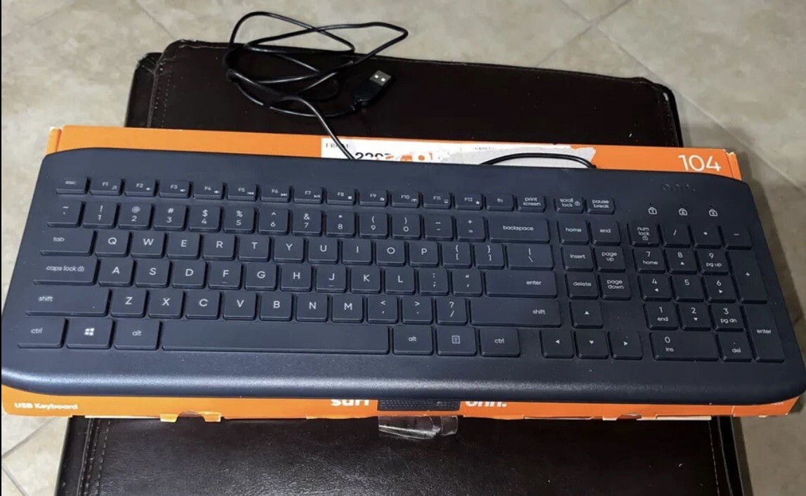 Classic Wired USB Keyboard Full-Sized 104 keys by Surf Onn
