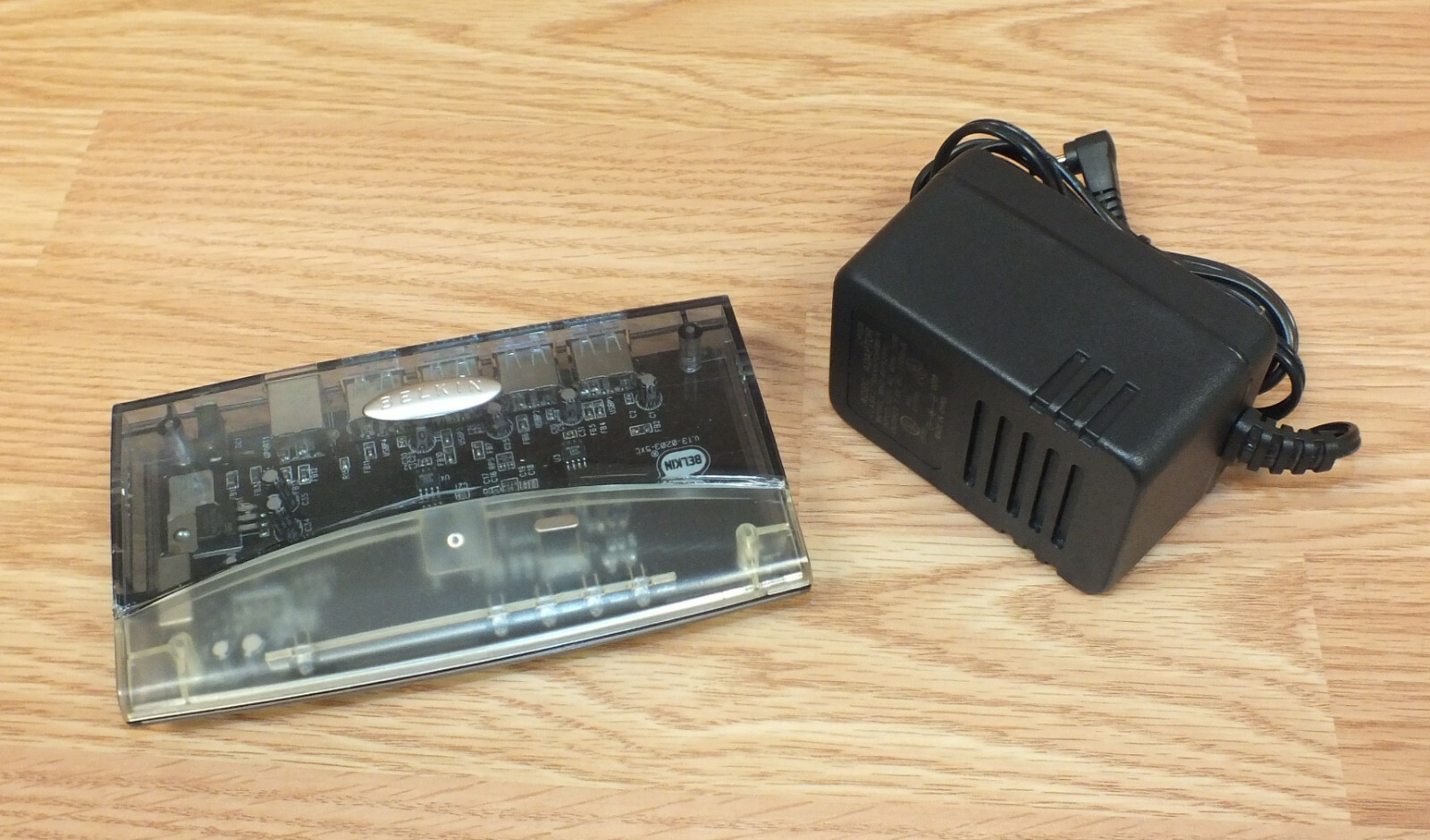 Genuine Belkin (F5U021) USB 4-Port Clear Hub With Power Supply **READ** 