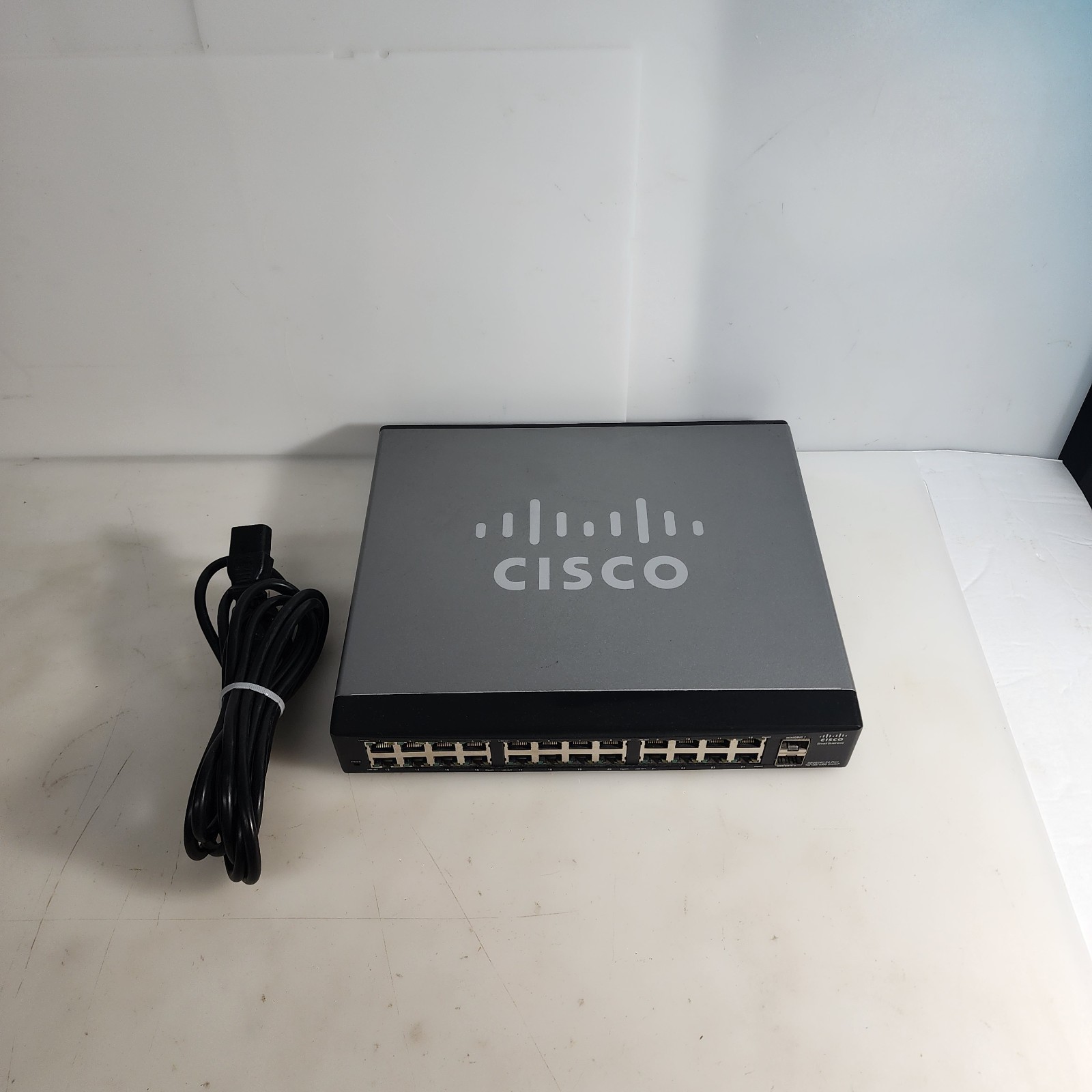 Cisco Linksys SR2024C Compact 10/100/1000 Gigabit Switch 