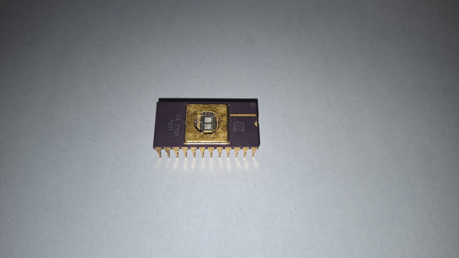 Electronic Arrays EA2708 Intel C2708 rare vintage 1979 UV EPROM GOLD QTY: 1
