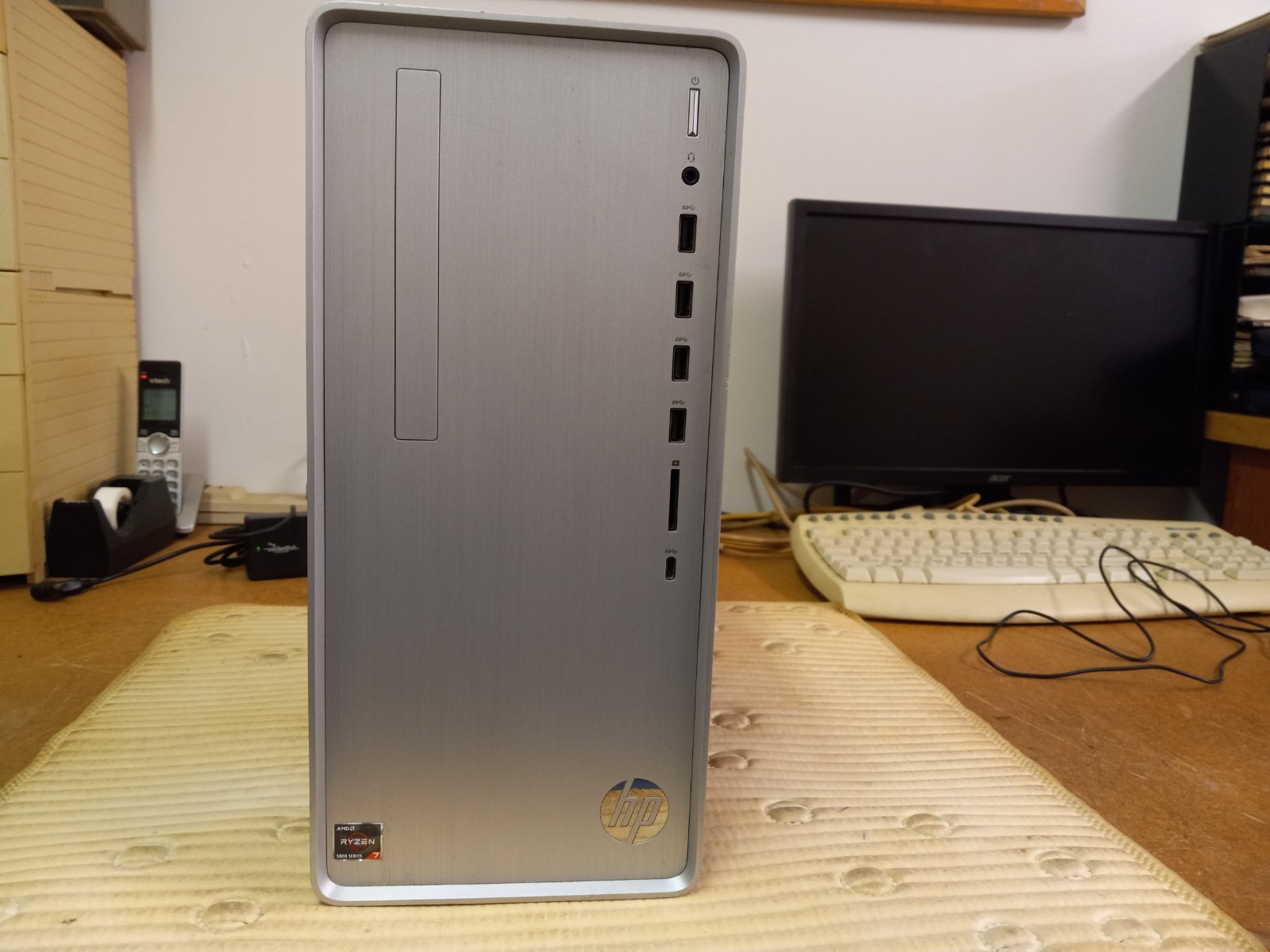 HP Pavilion TP01-2022 Desktop Ryzen 5 3400G 12GB 256GB SSD 500GB HDD Win11 WiFi