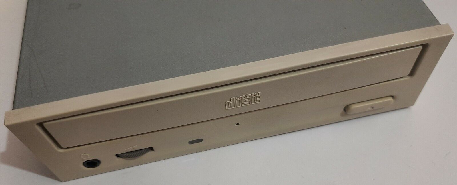 TEAC CD-532E 32x IDE CD-ROM Drive (Retro, 1999)