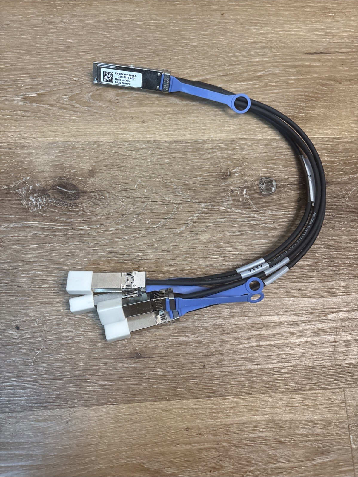 Dell P4YPY QSFP-4SFP+ 10G 0.5m Copper DAC Cable DAC-QSFP-4SFP-10G-0.5M