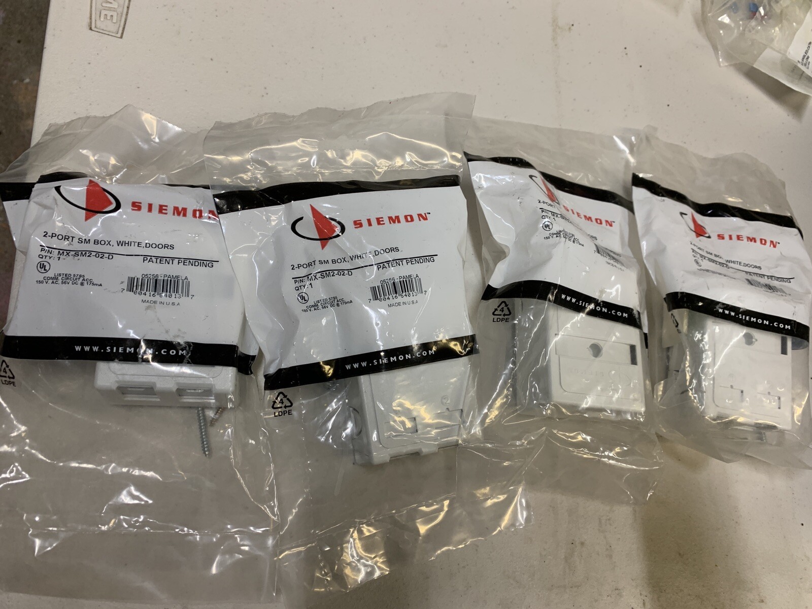 Siemon MX-SM1–02 Single Port White Surface Mount Boxes. Lot Of 4.