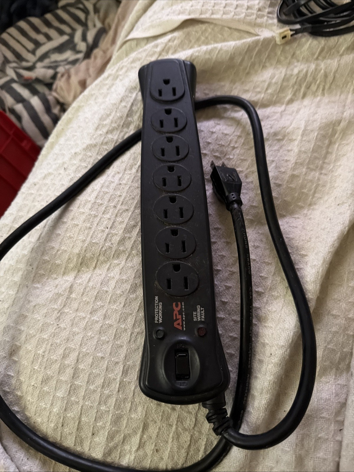 APC 7-Outlet Surge Protector/ Power Strip, SurgeArrest (P74)