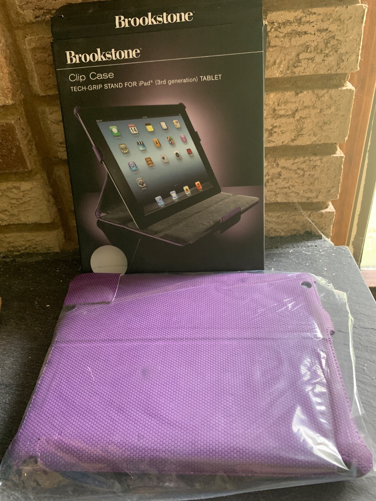 NEW NIP VTG Brookstone Clip Case iPad Tablet 3 NEW purple