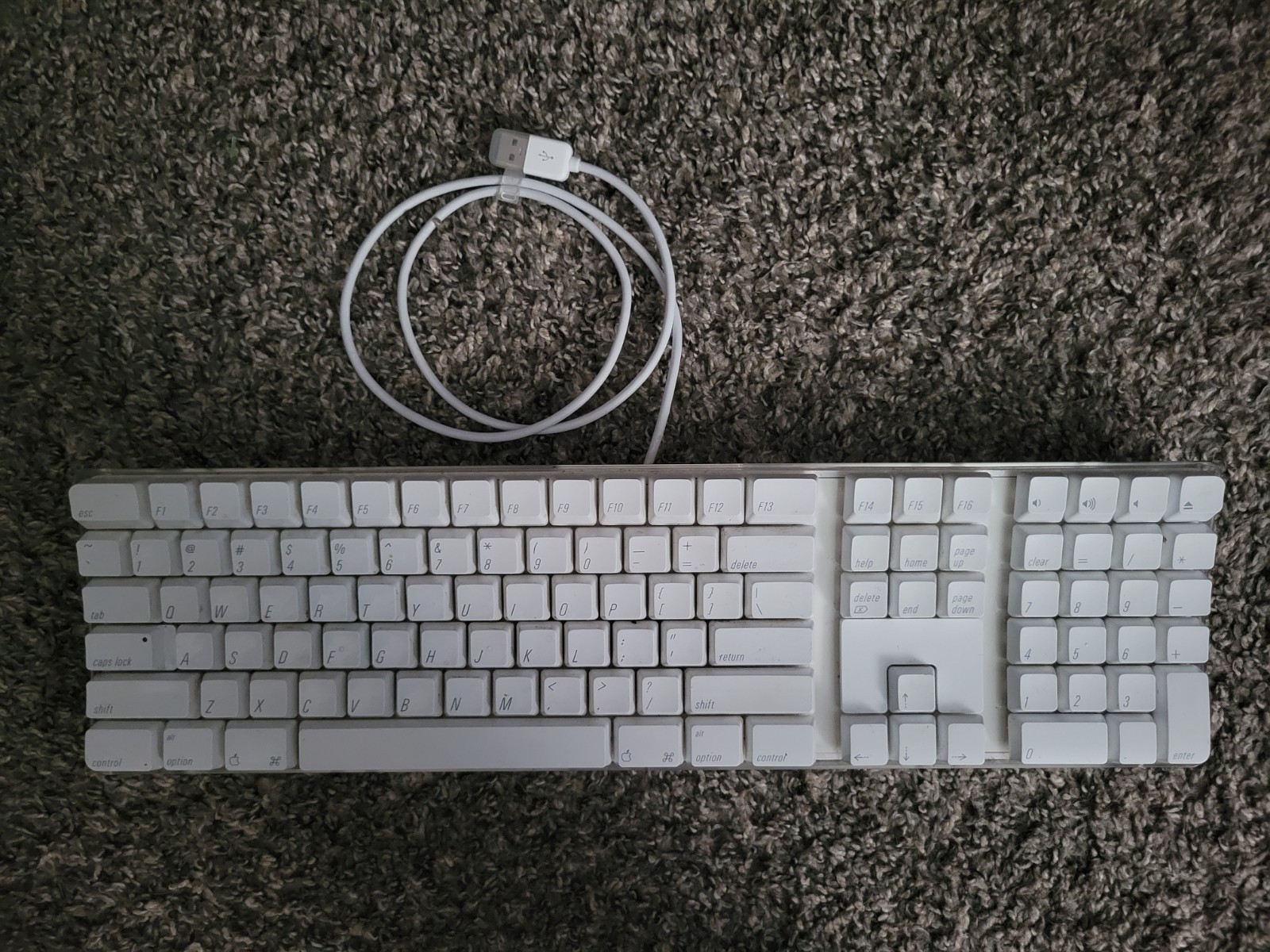 Vintage 2003 Apple Model A1048 Wired Full Size USB Keyboard Tested