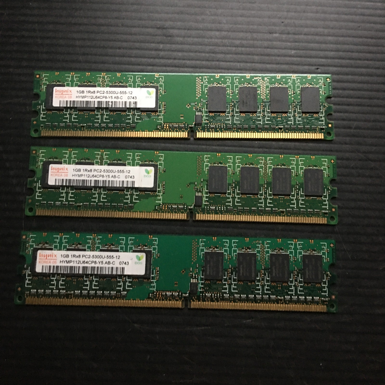 3PCS Hynix 1GB PC2-5300U-555-12 DDR2 Desktop RAM (HYMP112U64CP8-Y5)