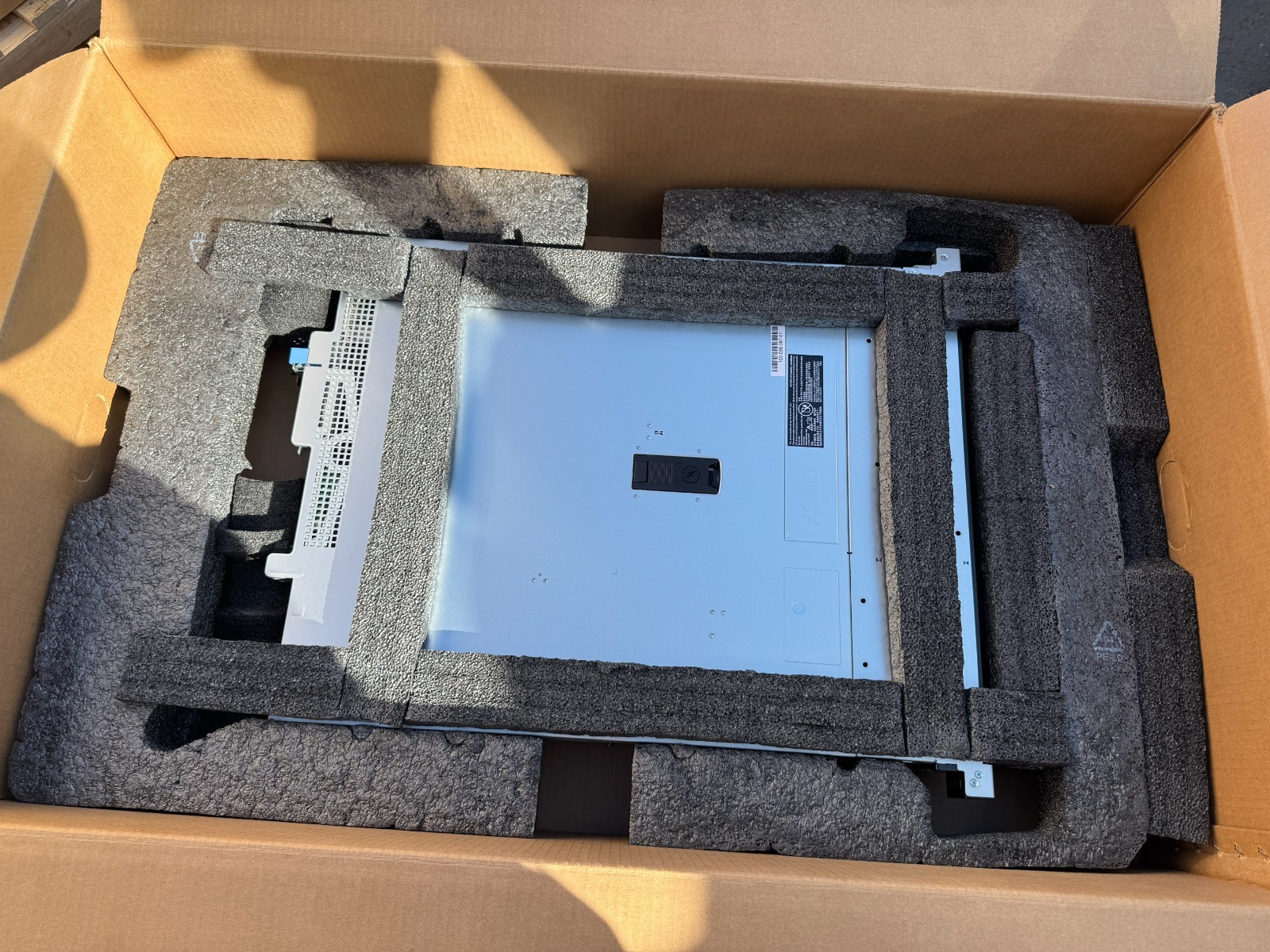 New Dell OEM R240 2bay LFF in Dell Original Box 1x G5420 1x 1TB w/Rail No Ram