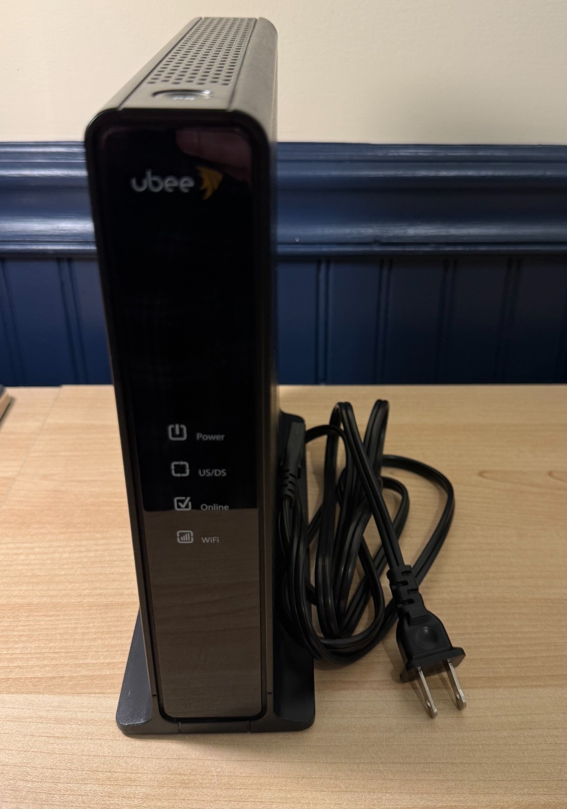 Ubee DDW365 DOCSIS 3.0 Cable Modem 8x4 Wireless Router Gateway WiFi 802.11n