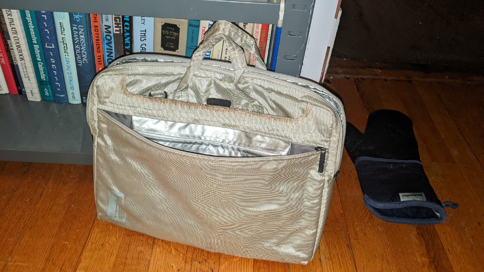 Tucano Work Out Messenger Bag Briefcase for 15-16" Laptop- Silver lightweight
