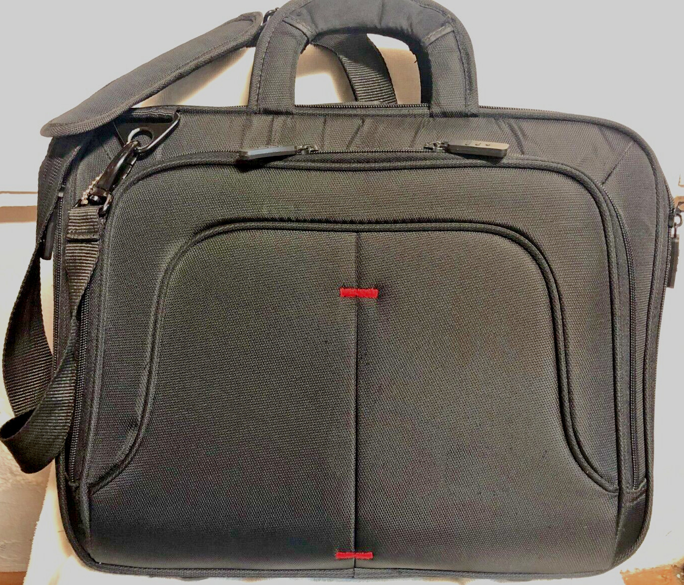 ECO Style Soft Sided Laptop/Briefcase. Good Clean Cond. 16" w/Shoulder Strap