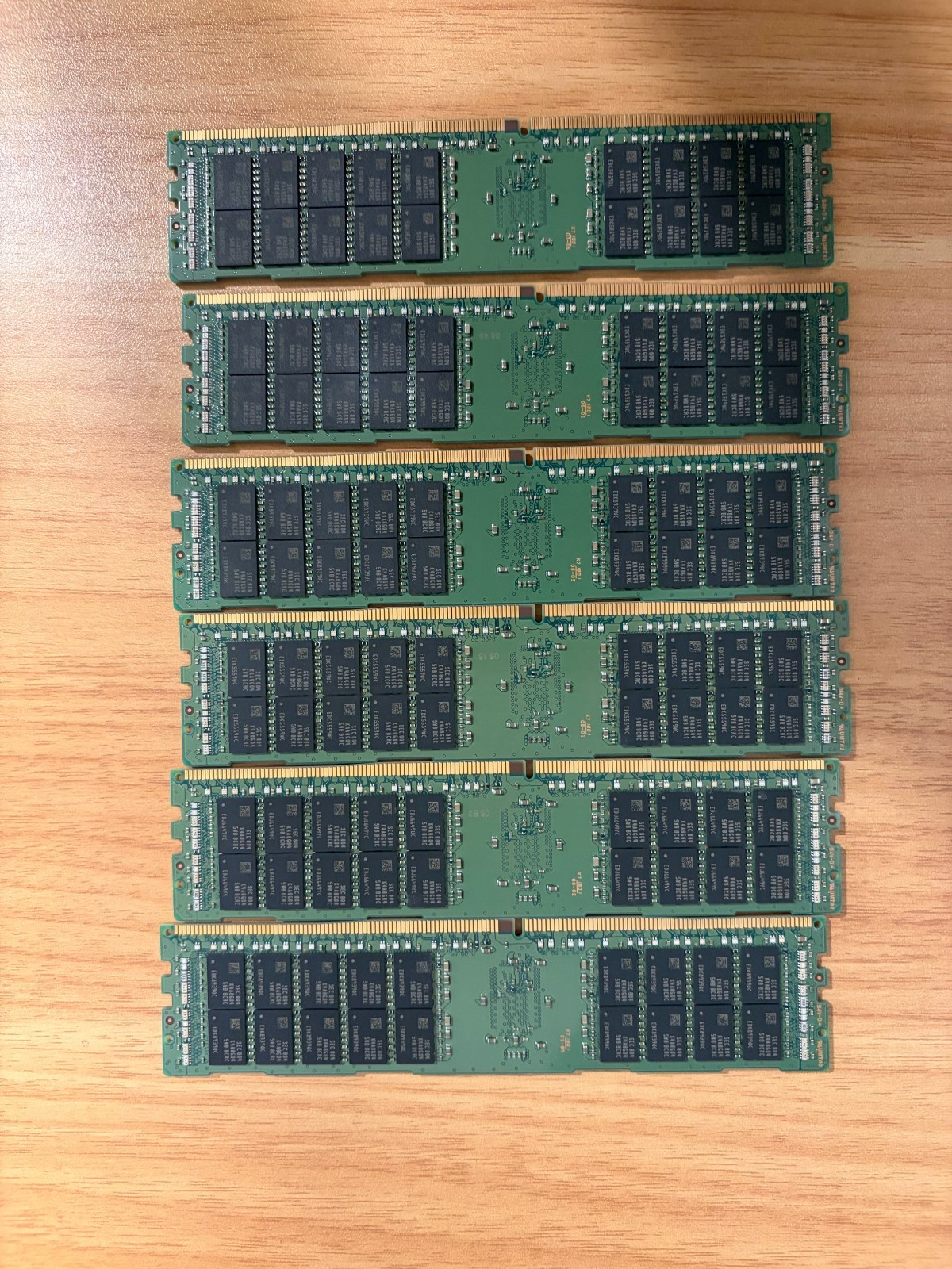 Samsung 32GB DDR4-2400 ECC RDIMM M393A4K40BB1-CRCQ0 PC4-2400T 2Rx4 Used