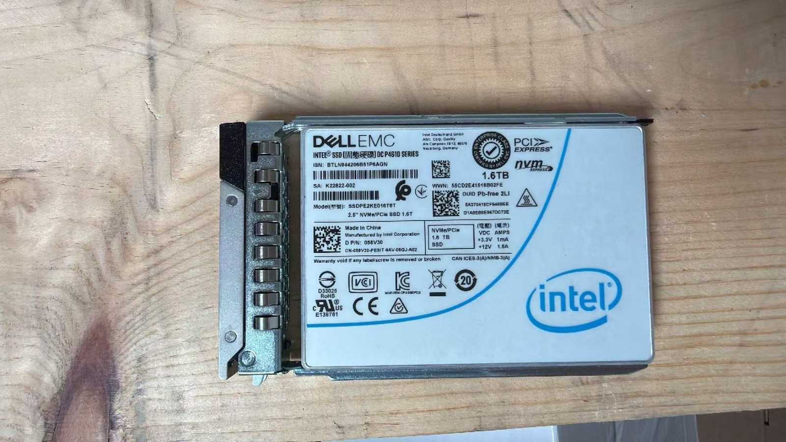 58V30 DELL EMC DC P4610 SERIES 1.6TB 2.5IN NVMe/PCIe SSD 058V30 SSDPE2KE016T8T
