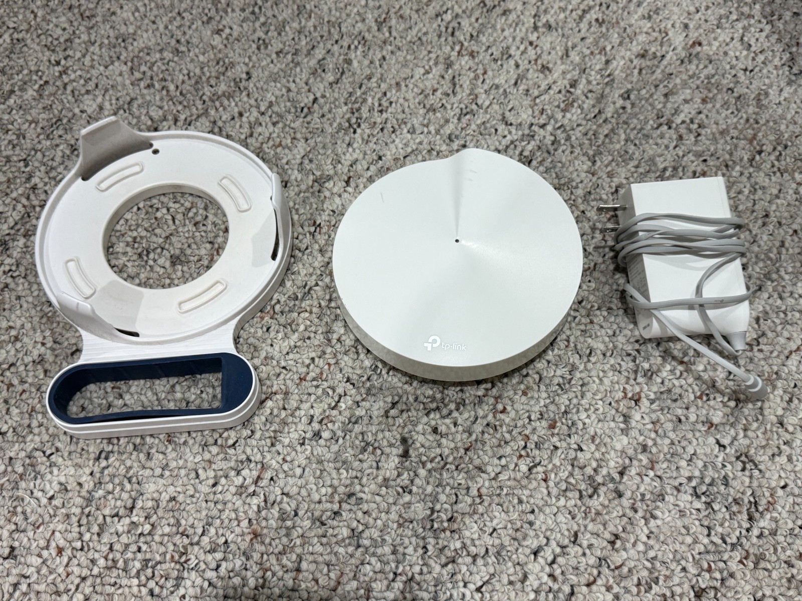 TP-Link AC2200 Deco M9 Plus Ver: 2.8 bundled with wall mount holder
