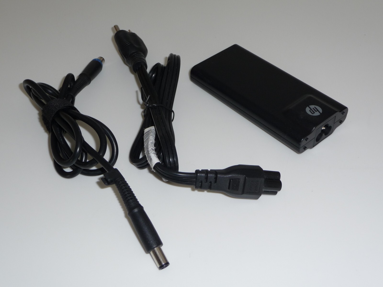 genuine HP HSTNN-DA14 19.5V 65W Slim USB Travel Power Adapter 574487-001