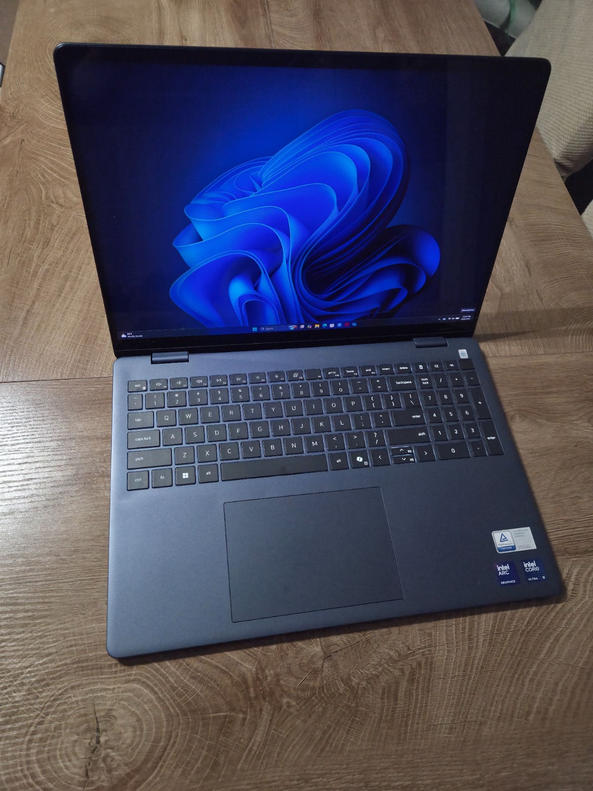 Dell 16 Plus 2 in 1 16" 2.5K TouchScreen Intel Core Ultra 9 32GB RAM 1TB SSD