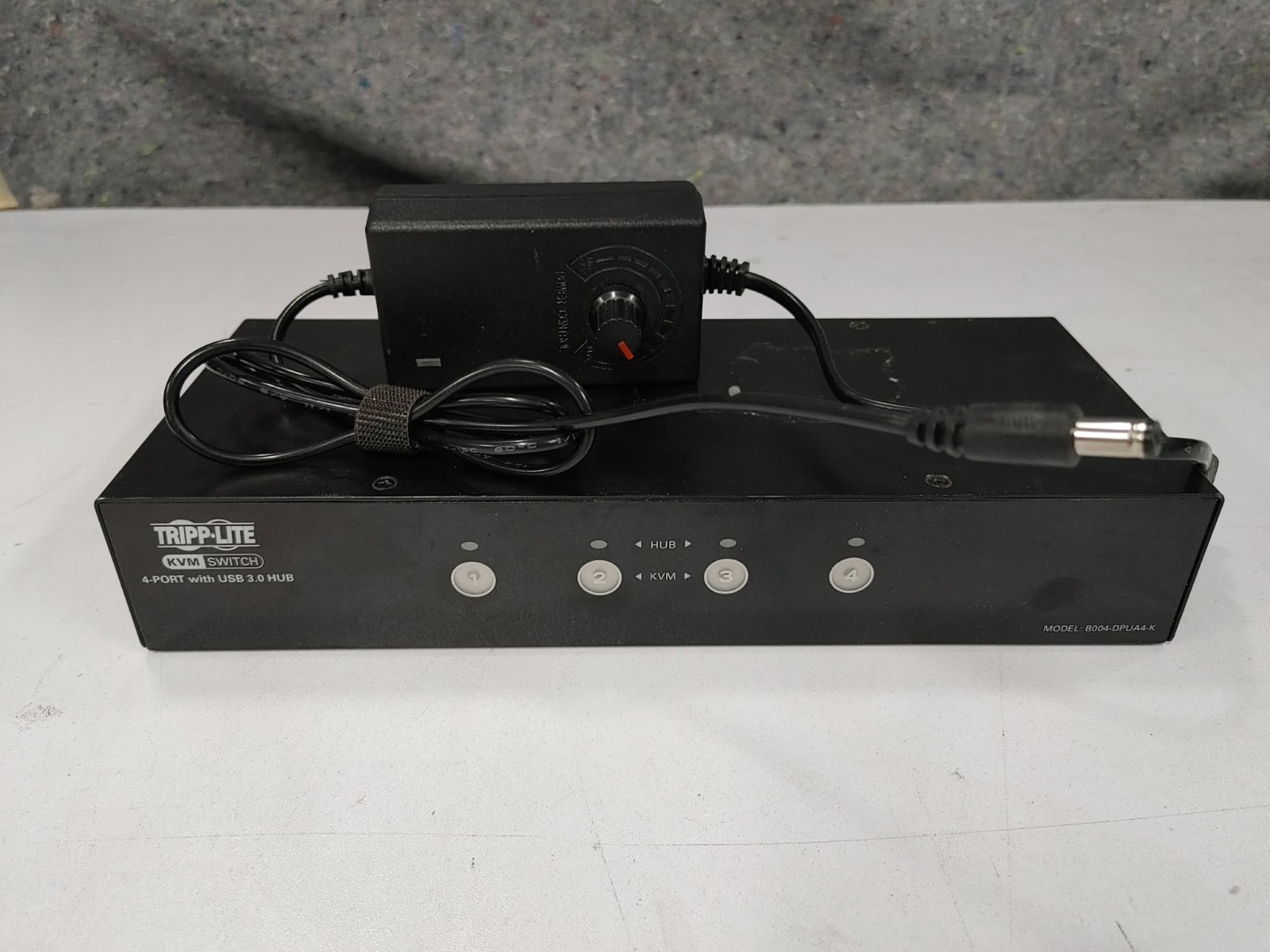 Tripp-Lite B004-DPUA4-K KVM Switch 4-port w/ USB 3.0 HUB