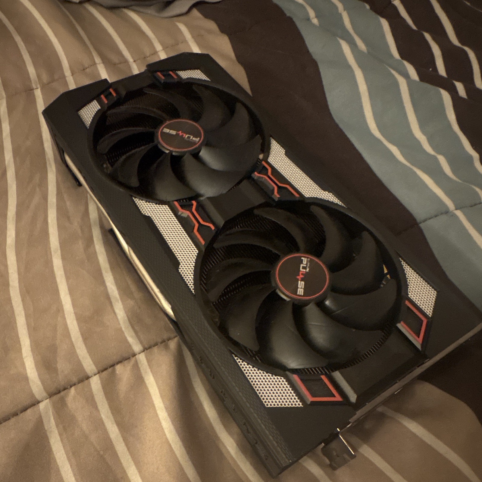 SAPPHIRE AMD Radeon Dual Fan Heatsink RX 5700 XT Multiple Monitor Support