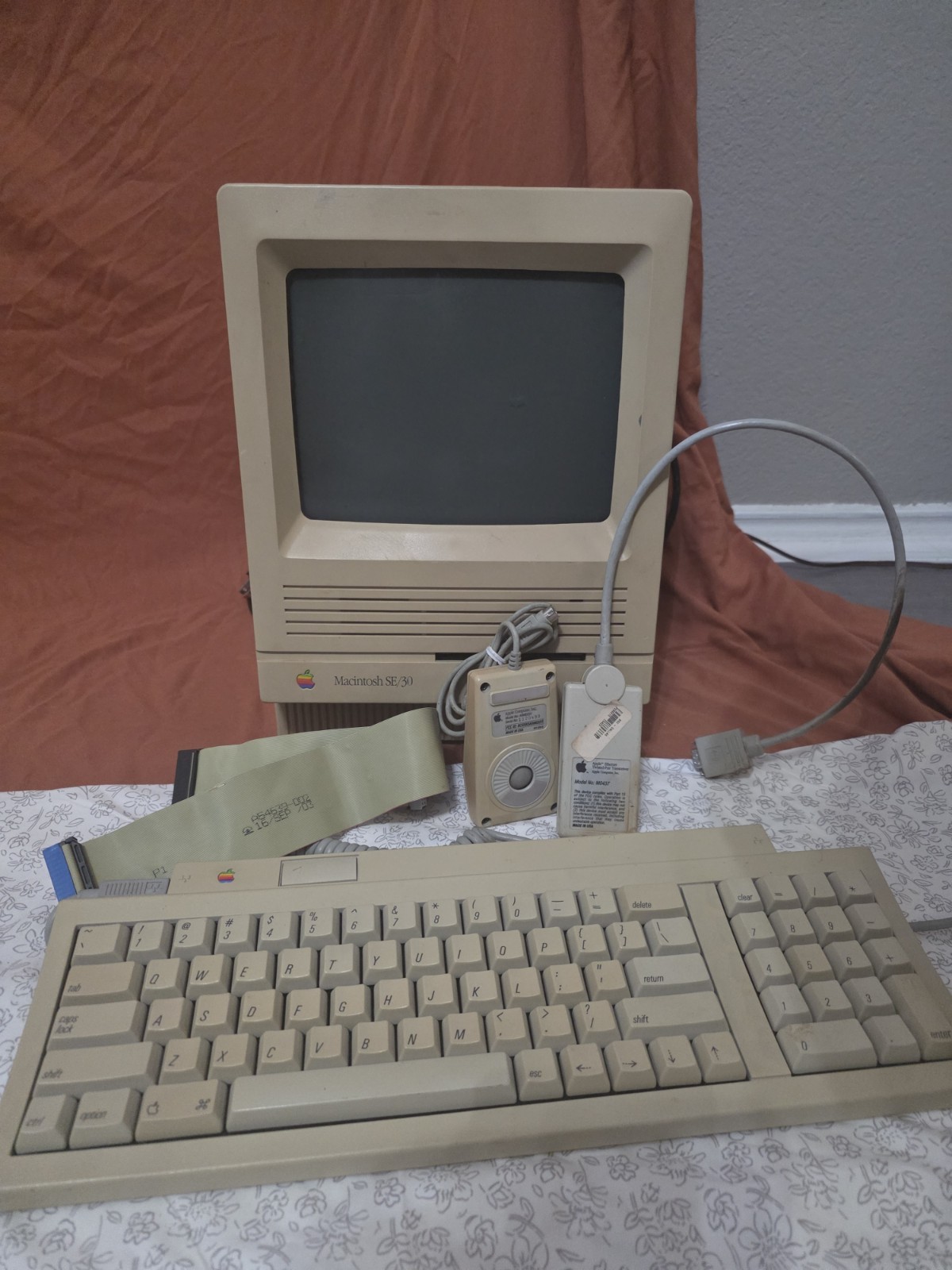 Apple Macintosh SE/30Computer  M5119 32MB RAM BlueSCSI Recapped, Updated Battery