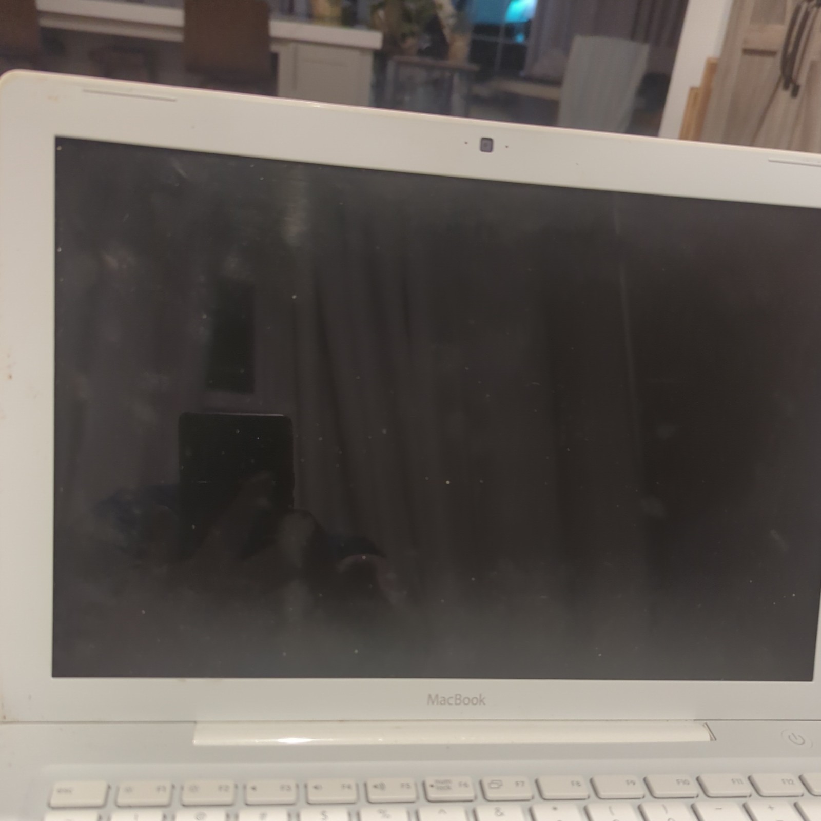 2007 Apple MacBook 13" A1181. AS IS FOR PARTS ONLY READ Untested