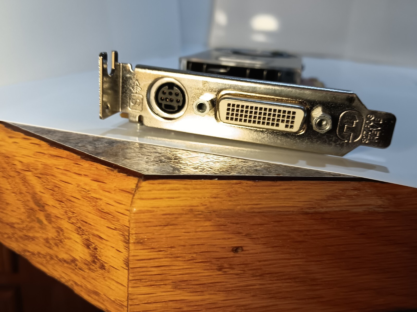 Ati radeon 256mb pci-e video card N136 D33A27 