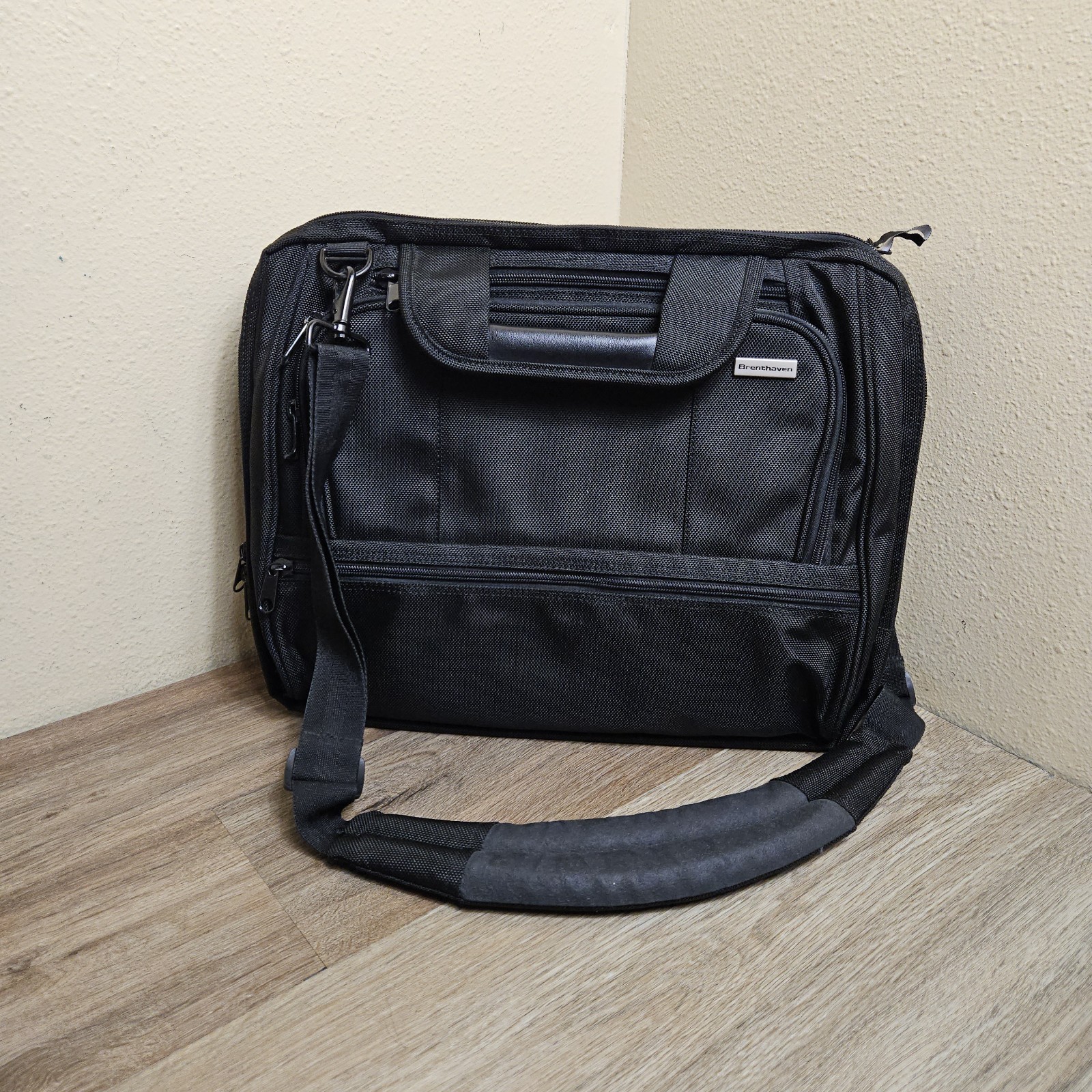 17"x15" Brenthaven Laptop Bag Messenger Notebook Case Black Open Box Briefcase