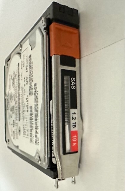 HUC10181CLAR1200 - EMC 1.2TB 10K RPM SAS 2.5" HDD for VNX5200, 5400, 5600, 58...
