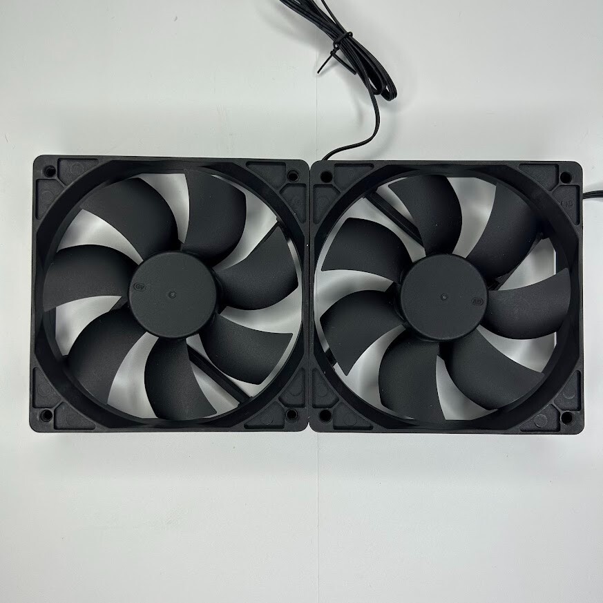 Corsair Brushless Fan Case 12V DC 0.38A 4-Pin Set of 2
