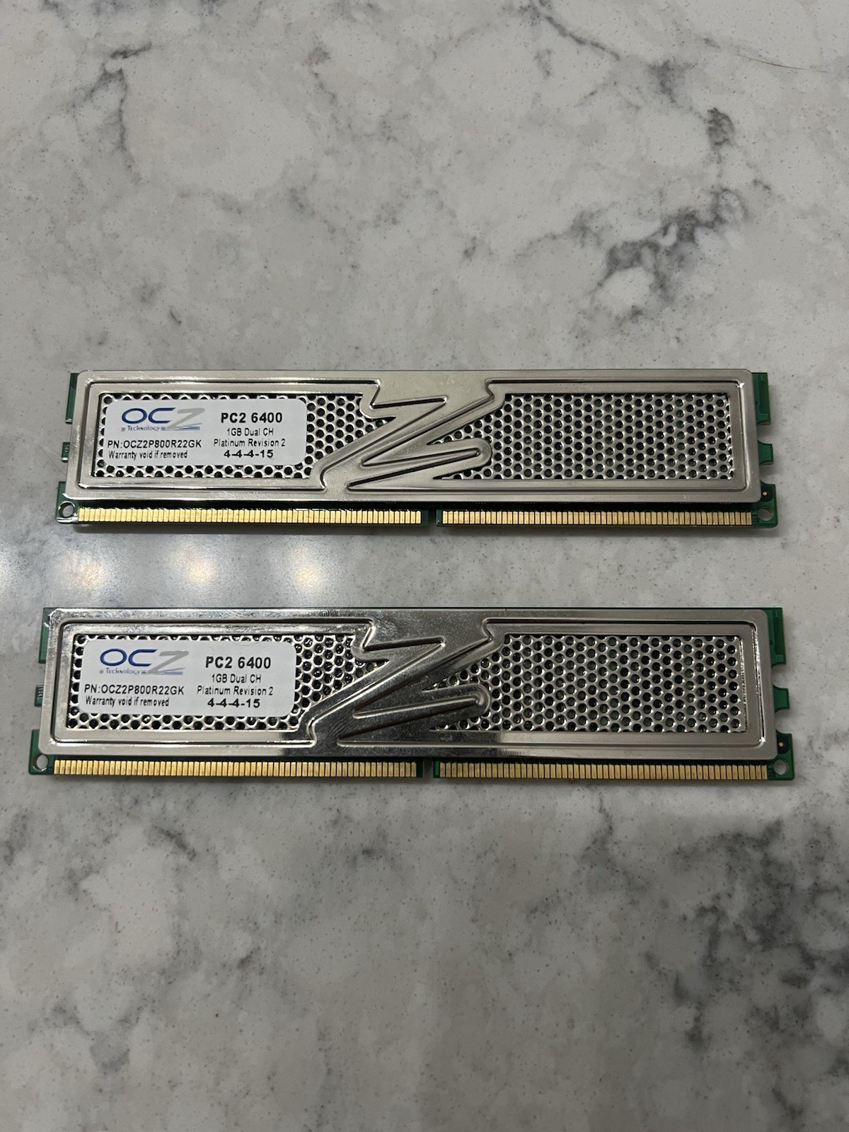 OCZ Platinum Rev 2 DDR2-800 PC2-6400 2GB (2x1GB) DIMM OCZ2P800R22GK