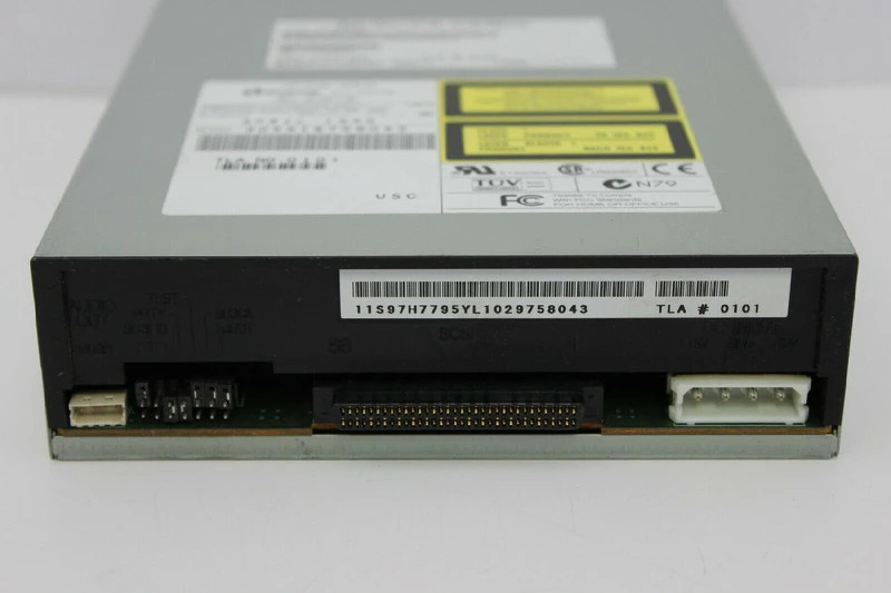 97H7795, 97H7796 ibm 32X scsi cd rom 68 pin white bezel