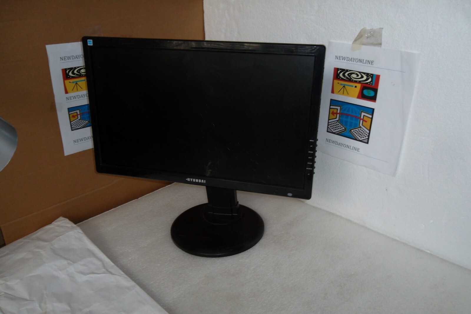 Hyundai P227DP 22" LED Monitor 1080p Full HD VGA  DP DVI P227D L21DPFAL0