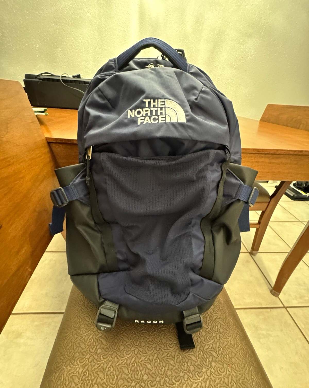 The North Face Recon Backpack Navy/Black Nylon Solid 16in Laptop Sleeve