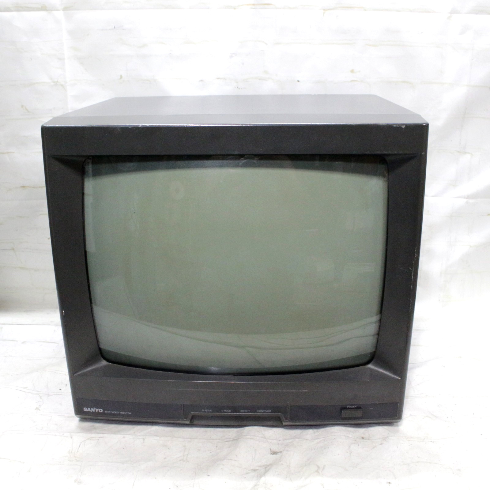 Sanyo VM 5516 Vintage B&W CRT Video Retro Gaming Game Monitor Made in 1997 16''