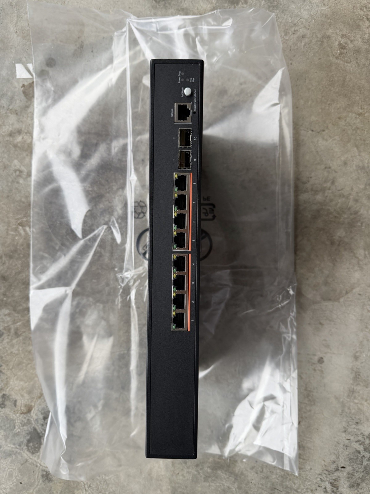 Pronto Networks 8 port gigabit ethernet PoE Switch