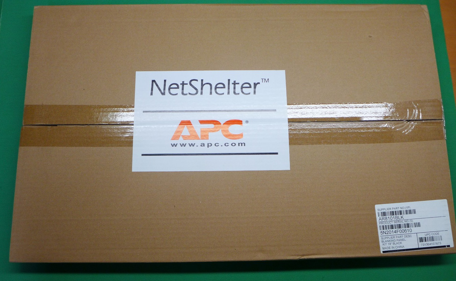 NEW NetShelter APC 19" Blanking Panel Kit AR8101BLK