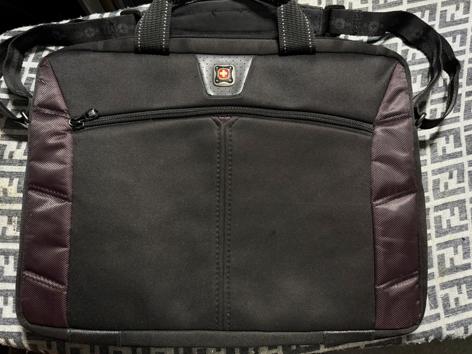 Swiss Gear The Sherpa Black laptop Messenger Shoulder Bag 16”