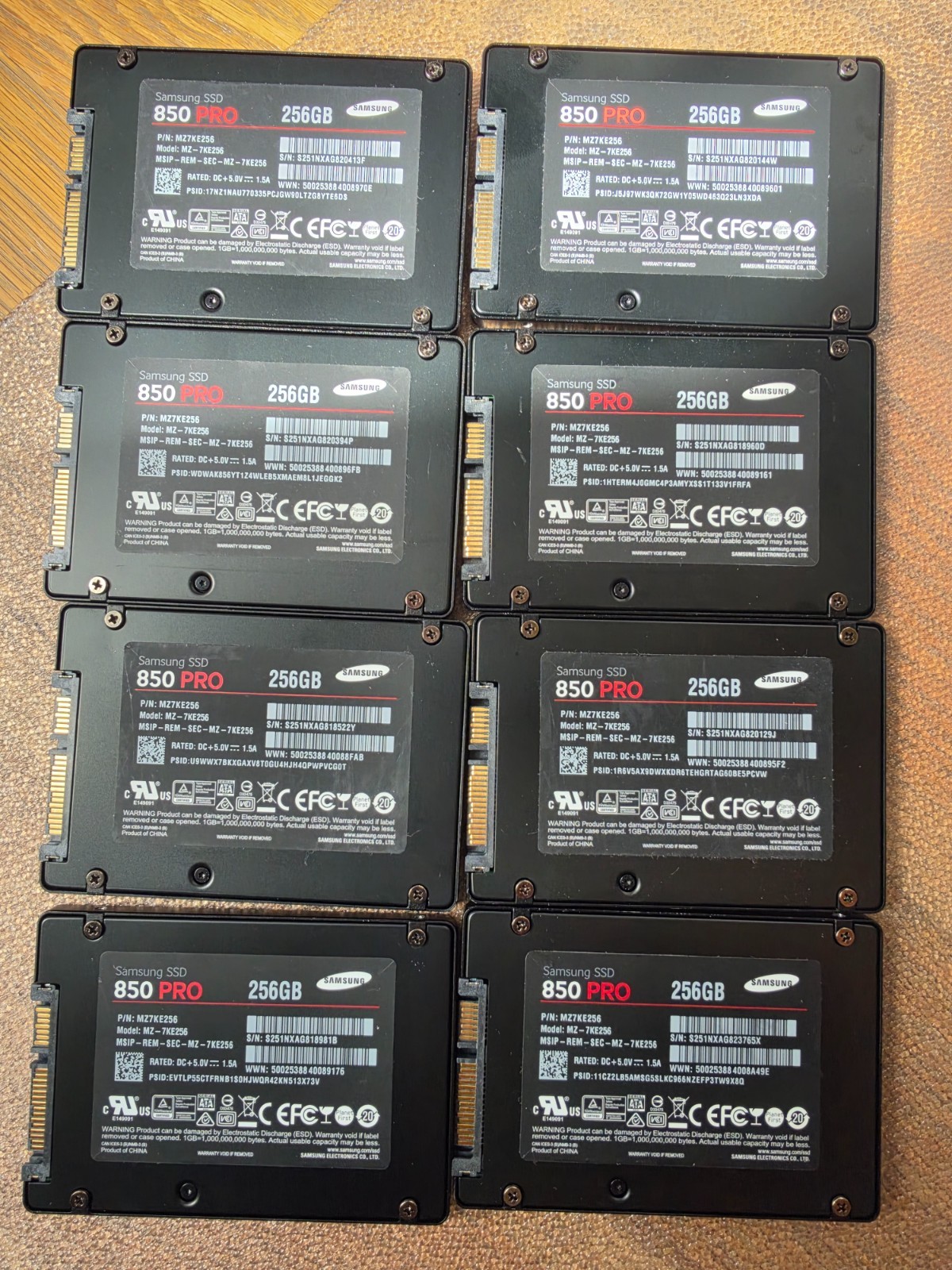 Samsung 850 Pro 256 GB 2.5" SATA III Solid State Drive MZ-7KE256